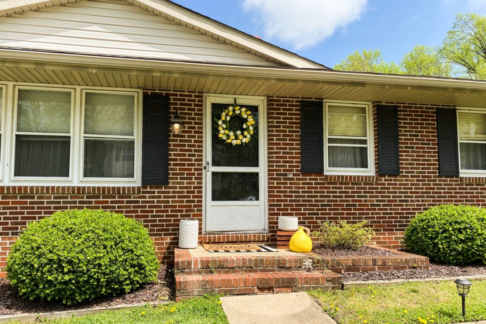 903 Country Terrace